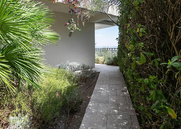 With Rooftop Villa Mandelieu